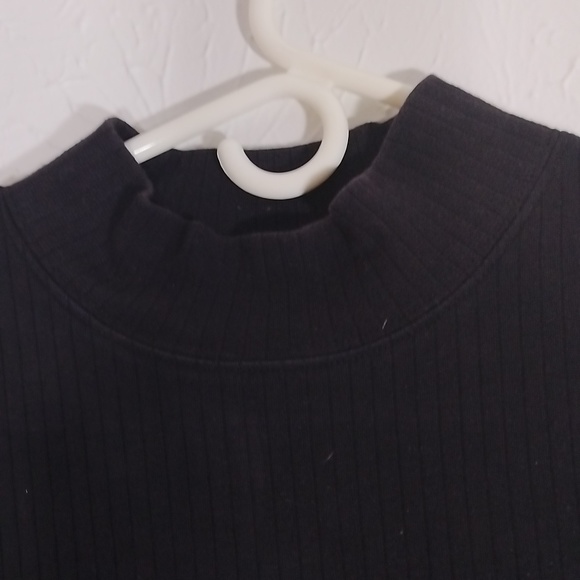 Women's Mock Turtle Neck Short Sleeve Black Top Size L - Picture 3 of 8